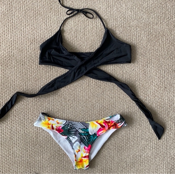 Swim suit - Picture 3 of 3